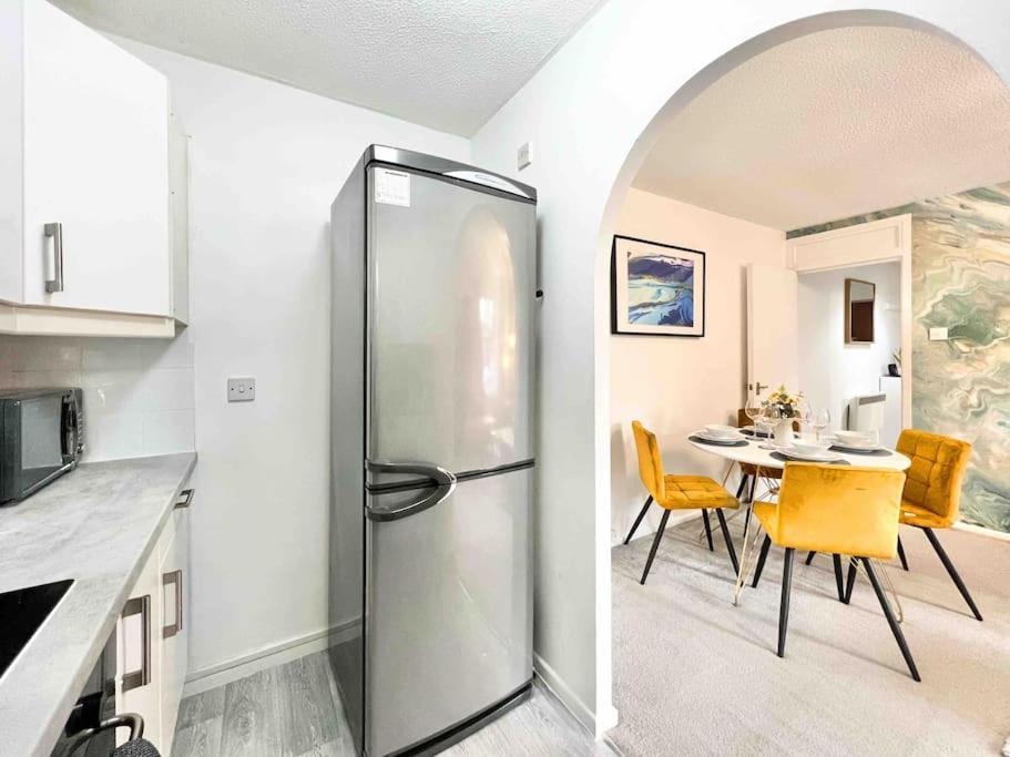Apartament Free Parking - Business Or Relocation - Weekly Or Monthly - 4 Guests By Hofin Stays Short Lets & Serviced