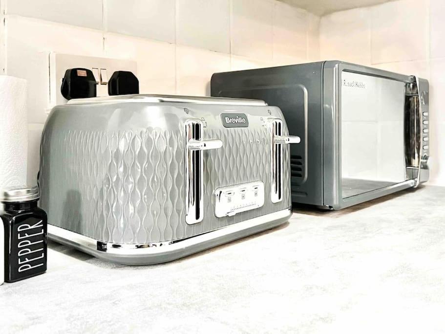 Free Parking - Business Or Relocation - Weekly Or Monthly - 4 Guests By Hofin Stays Short Lets & Serviced Apartament *