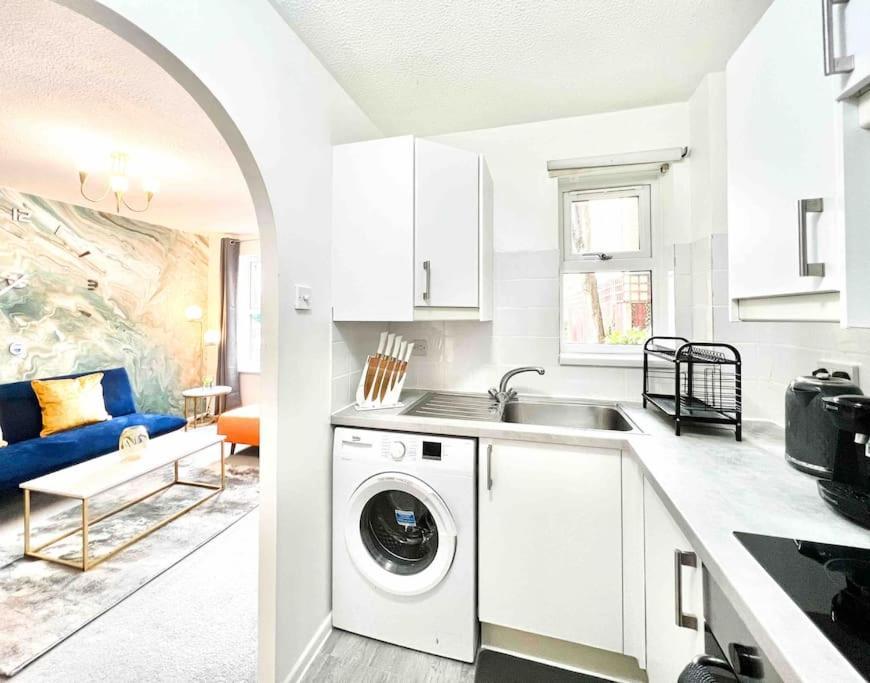 Apartament Free Parking - Business Or Relocation - Weekly Or Monthly - 4 Guests By Hofin Stays Short Lets & Serviced